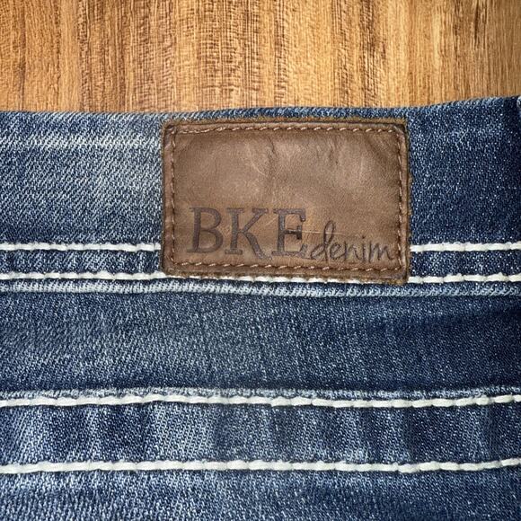 BKE Harper Buckle Womens Crop Capri Jeans Size 31 Blue Mid Rise Straight Stretch - Picture 7 of 7